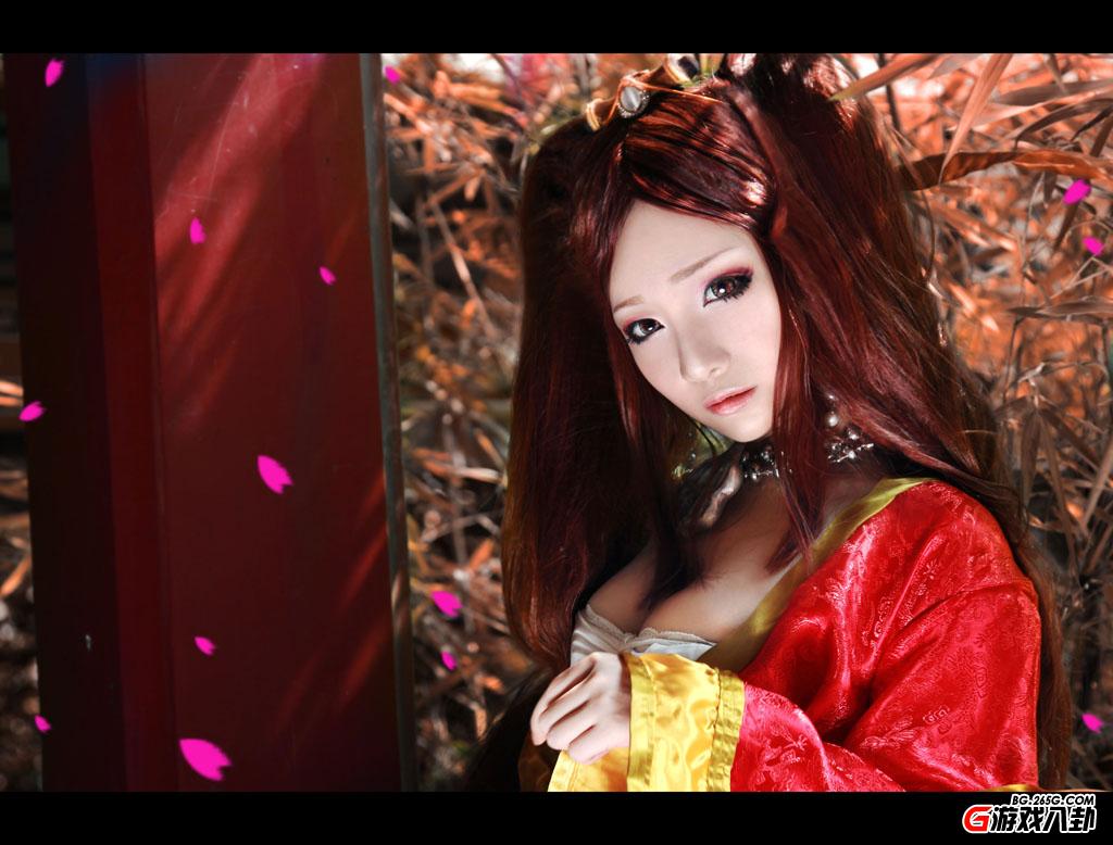 飘逸惊艳无比 千夜未来美艳COSPLAY