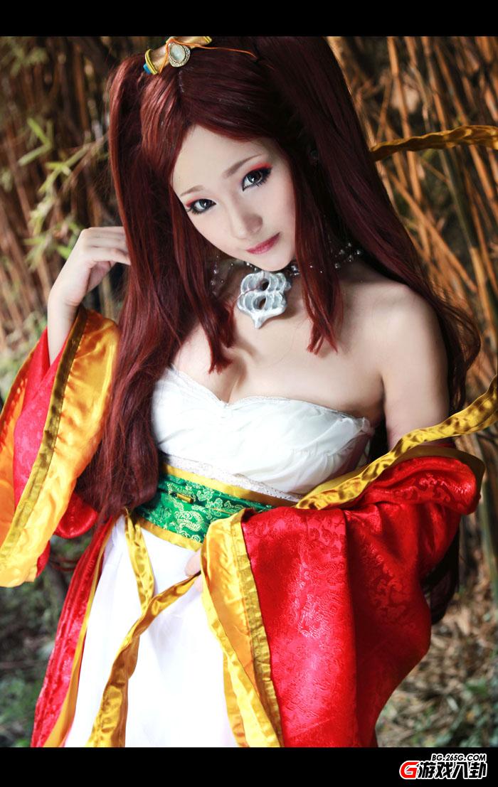 飘逸惊艳无比 千夜未来美艳COSPLAY