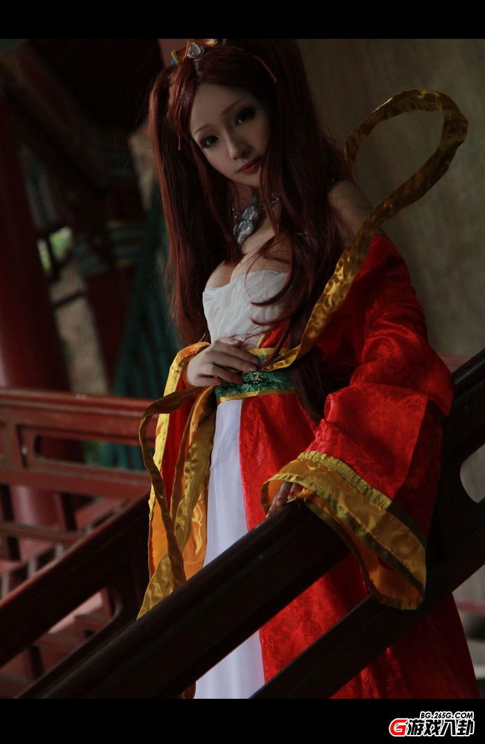 飘逸惊艳无比 千夜未来美艳COSPLAY