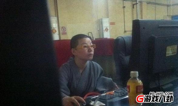 “玩男人,抽烟,喝酒,玩网游!现在的尼姑真不得了啊！